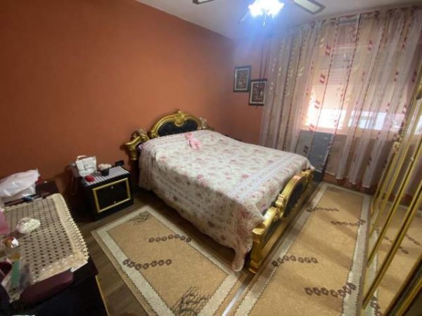 Tirane, jepet me qera apartament 2+1 Kati 3, 70 m² 500 Euro (petronini)