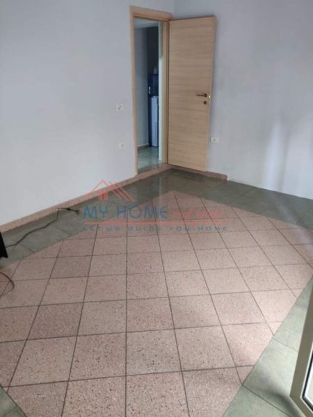 Tirane, jepet me qera zyre Kati 2, 100 m² 500 Euro (rruga e kavajes)