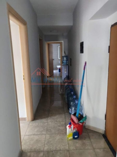Tirane, jepet me qera zyre Kati 2, 100 m² 500 Euro (rruga e kavajes)