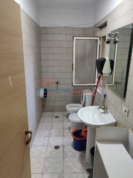 Tirane, jepet me qera zyre Kati 2, 100 m² 500 Euro (rruga e kavajes)