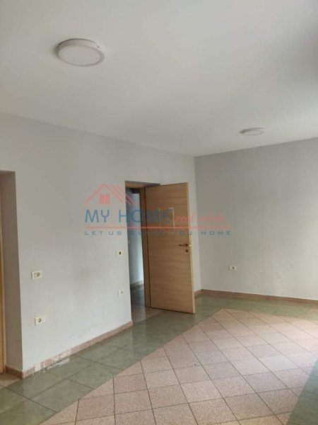 Tirane, jepet me qera zyre Kati 2, 100 m² 500 Euro (rruga e kavajes)