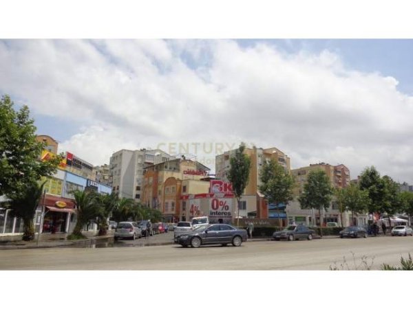 Tirane, jepet me qera ambjent biznesi Kati 0, 200 m² 2.000 Euro (Laprake)