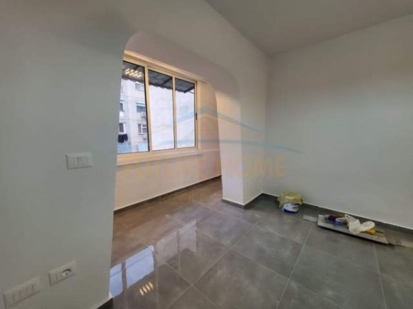 Tirane, jepet me qera apartament 1+1 Kati 3, 57 m² 400 Euro (Rruga e Kavajes)