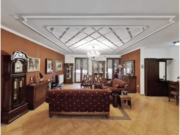 Tirane, jepet me qera apartament 3+1+BLK Kati 2, 145 m² 700 Euro (Selvia)