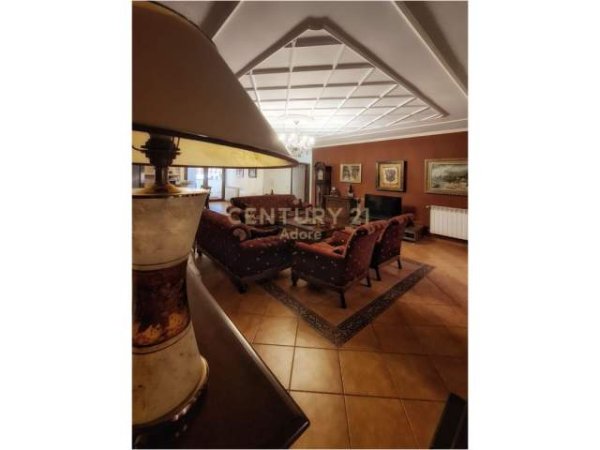 Tirane, jepet me qera apartament 3+1+BLK Kati 2, 145 m² 700 Euro (Selvia)