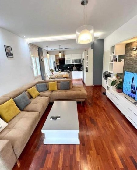 Tirane, shes apartament 3+1 170 m² Euro (Liqeni i Thate)