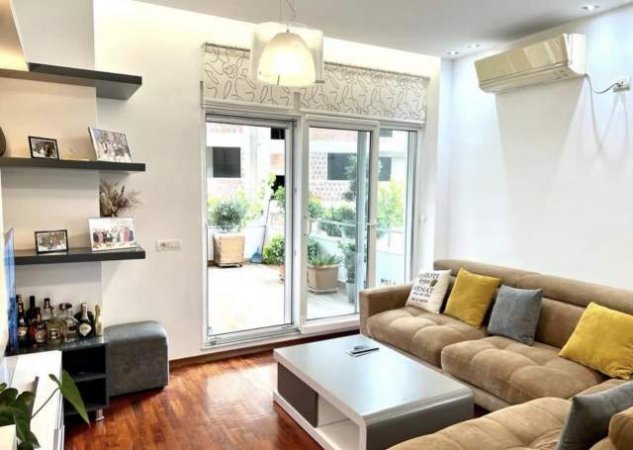 Tirane, shitet apartament 3+1 170 m² Euro (Liqeni I Thate)