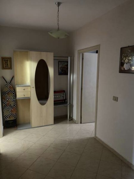 Tirane, jap me qera apartament 1+1+A+BLK Kati 4, 60 m² 30.000 Leke (Frosina Plaku)