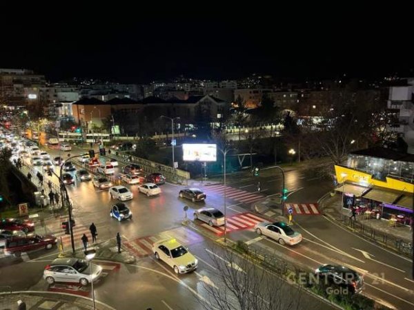 Tirane, jap me qera apartament 2+1 Kati 5, 60 m² 450 Euro (vasil shanto)