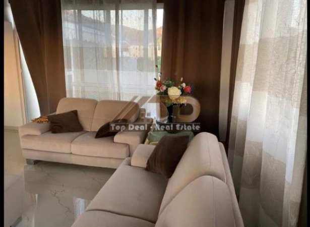 Tirane, jepet me qera Vile 3 Katshe Kati 3, 905 m² 1.000 Euro (Rruga Azem Galica)