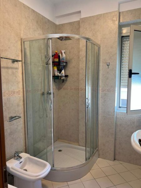 Tirane, jepet me qera apartament 2+1+BLK Kati 2, 120 m² 600 Euro (prane Restorant Kapiten Mir Zoti)