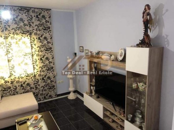 Tirane, jepet me qera Vile 2+1+A+BLK Kati 2, 109 m² 350 Euro (Rruga Azem Galica)