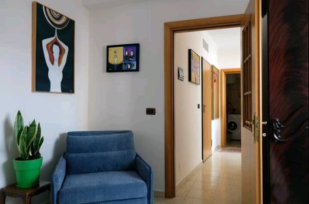 Tirane, jepet me qera apartament 1+1 Kati 6, 50 m² 350 Euro (prapa Neptun)