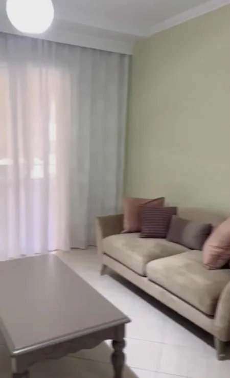 Tirane, jepet me qera apartament 1+1+Ballkon Kati 5, 74 m² 550 € (KOMUNA E PARISIT)