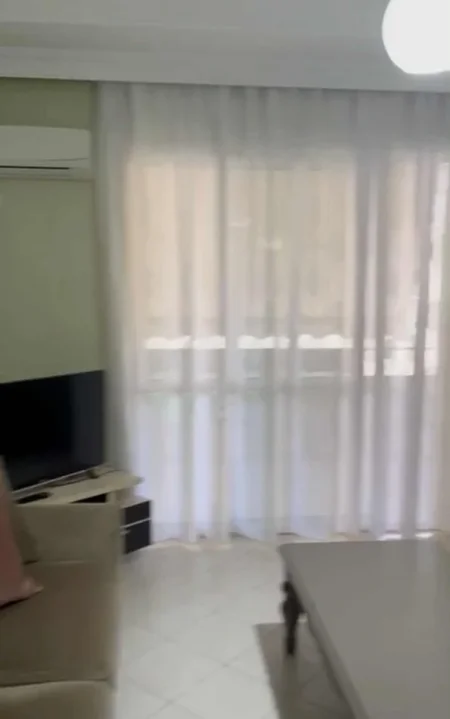 Tirane, jepet me qera apartament 1+1+Ballkon Kati 5, 74 m² 550 € (KOMUNA E PARISIT)