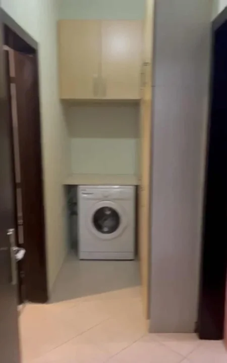 Tirane, jepet me qera apartament 1+1+Ballkon Kati 5, 74 m² 550 € (KOMUNA E PARISIT)