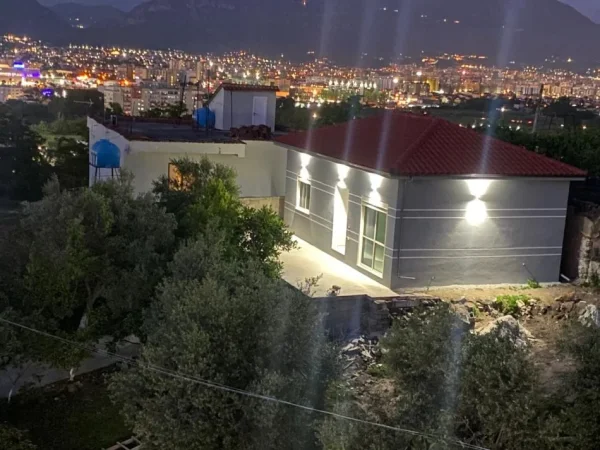 Tirane, jepet me qera Vile 2+1+Ballkon Kati 1, 64 m² 280 € (Rruga Shima perballe Top-Channel Mezez)