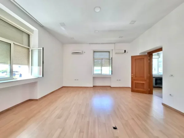 Me Qera: Zyre (280m2) 📍Blloku / Kullat Binjake | 5 Ambiente Pune + Kuzhine & 3wc