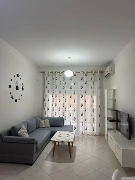 Tirane, jepet me qera apartament 2+1+Aneks+Ballkon Kati 2, 95 m² 500 € (2+1+2 kopshti botanik xhamia)