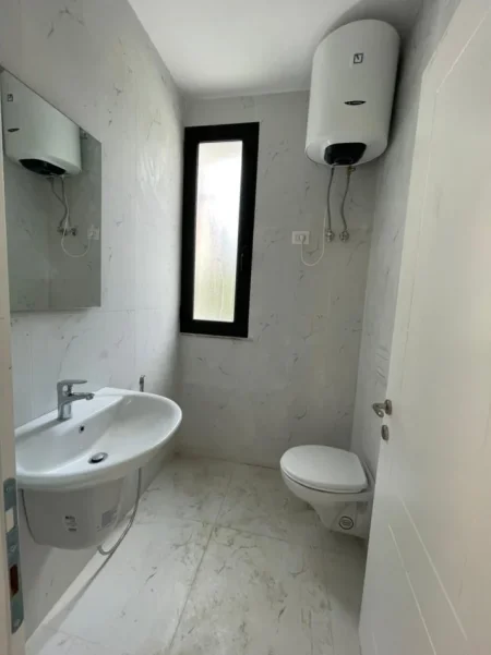 Tirane, shitet ambjent biznesi Kati 0, 69 m² 310.500 € (STADIUMI DINAMO)