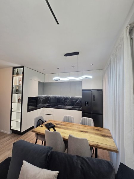 Tirane, jepet me qera apartament 2+1+Aneks+Ballkon Kati 4, 110 m² 800 € (Xhafize keko)