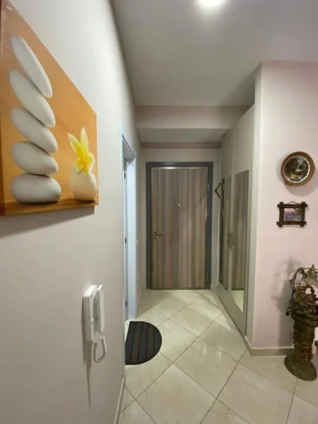 Jepet me qera apartament 1+1+Ballkon Kati 5, 65 m² 450 € (Rruga Bedri Karapici, Tirana Golden Park, perballe spitalit amerikan 3)