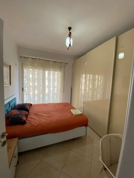 Jepet me qera apartament 1+1+Ballkon Kati 5, 65 m² 450 € (Rruga Bedri Karapici, Tirana Golden Park, perballe spitalit amerikan 3)