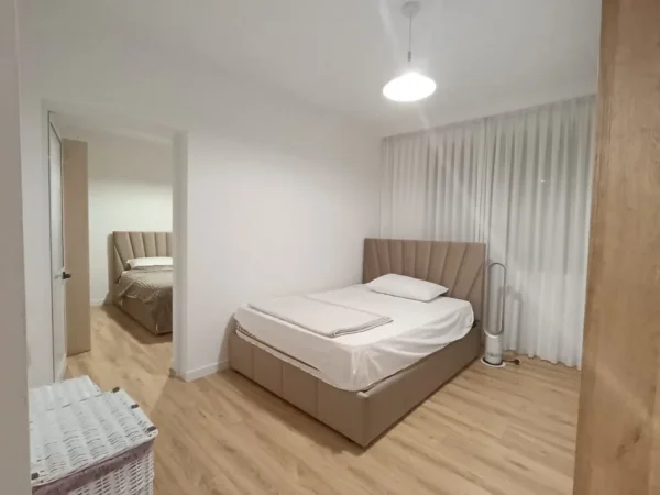 Tirane, jepet me qera apartament 3+1+Aneks+Ballkon Kati 3, 100 m² 600 € (Rruga Karl Gega , Stacioni i Trenit prane mullirit te vjeter)