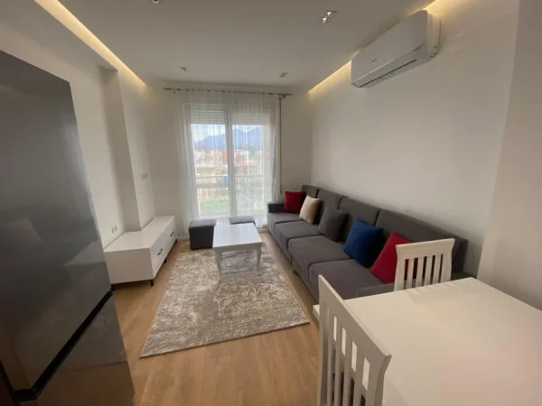 Tirane, jepet me qera apartament 2+1 Kati 1, 90 m² 500 € (selite)