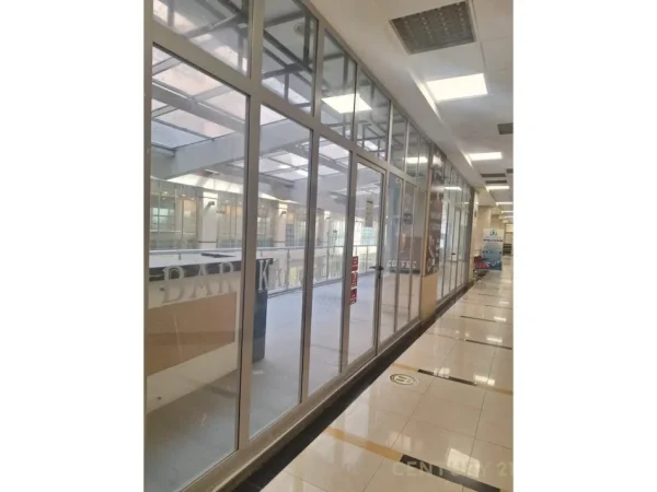 Tirane, shes zyre Kati 3, 94 m² 165.000 € (rruga e barrikadave)