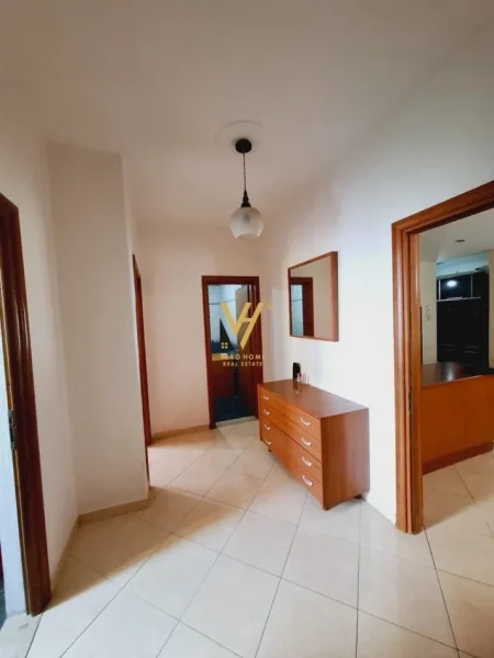 Tirane, jepet me qera apartament 2+1+Ballkon Kati 4, 125 m² 570 € (KOPSHTI ZOOLOGJIK)