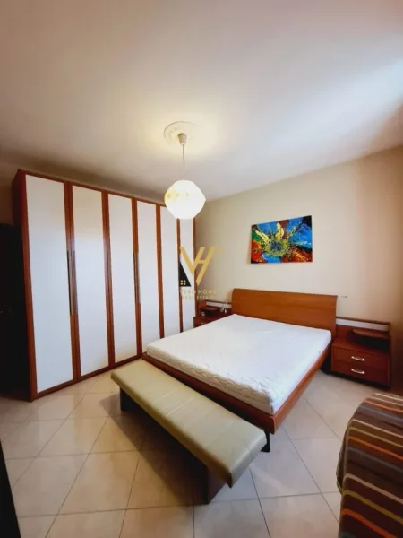 Tirane, jepet me qera apartament 2+1+Ballkon Kati 4, 125 m² 570 € (KOPSHTI ZOOLOGJIK)