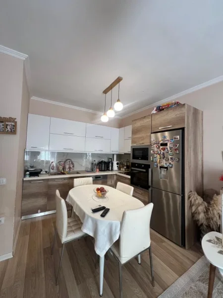 Tirane, shitet apartament 1+1+Ballkon Kati 2, 73 m² 105.000 € (Rruga Shefqet Kuka)