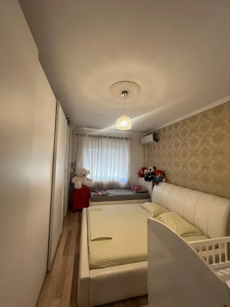 Tirane, shitet apartament 1+1+Ballkon Kati 2, 73 m² 105.000 € (Rruga Shefqet Kuka)