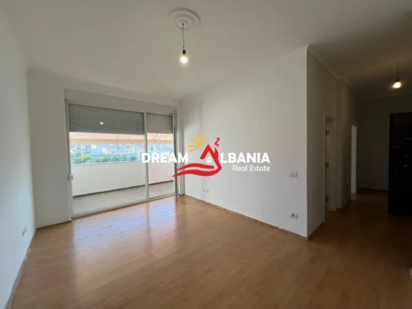 Tirane, jepet me qera zyre Kati 9, 70 m² 500 € (Ne zonen e 21 Dhjetorit - ID 42111405)