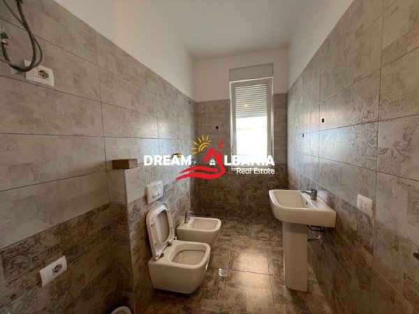 Tirane, jepet me qera zyre Kati 9, 70 m² 500 € (Ne zonen e 21 Dhjetorit - ID 42111405)