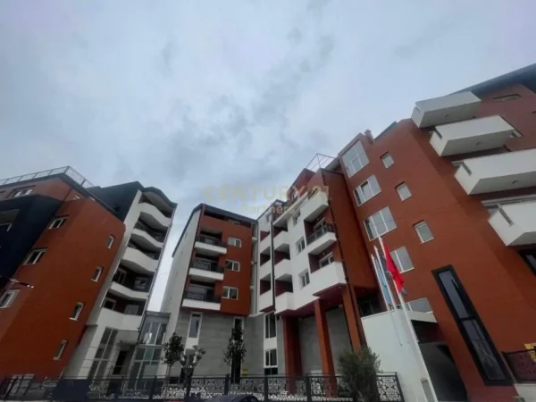 Tirane, shes apartament 1+1 Kati 4, 60 m² 75.000 € (fresku)