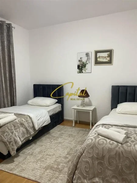 Tirane, shitet apartament 3+1+Ballkon Kati 1, 106 m² 175.000 € (Brryli)