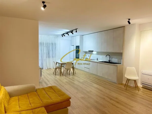 Tirane, jepet me qera apartament 2+1 Kati 1, 140 m² 800 € (KOPSHTI BOTANIK)