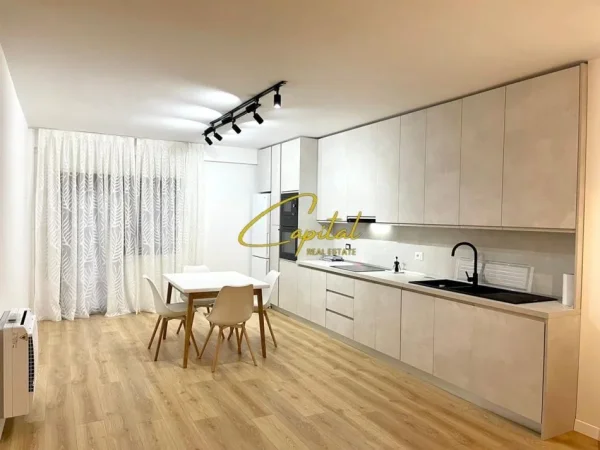 Tirane, jepet me qera apartament 2+1 Kati 1, 140 m² 800 € (KOPSHTI BOTANIK)