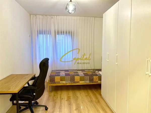 Tirane, jepet me qera apartament 2+1 Kati 1, 140 m² 800 € (KOPSHTI BOTANIK)