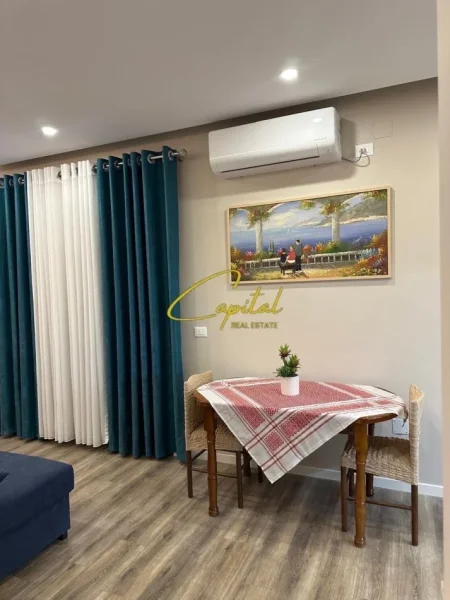 Tirane, jepet me qera apartament 1+1+Ballkon Kati 3, 60 m² 600 € (Pazari i Ri)