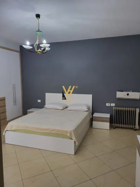 Tirane, jepet me qera apartament 2+1+Ballkon Kati 3, 120 m² 650 € (KOPSHTI BOTANIK)