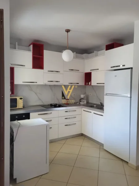 Tirane, jepet me qera apartament 2+1+Ballkon Kati 3, 120 m² 650 € (KOPSHTI BOTANIK)