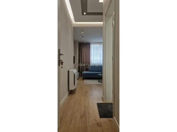 Tirane, jepet me qera apartament 1+1 Kati 5, 80 m² 700 € (Blloku)