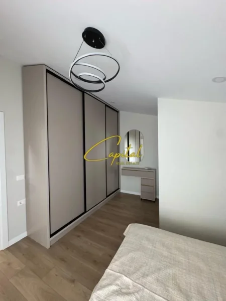 jepet me qera Vile 2+1+Ballkon Kati 2, 200 m² 1.300 € (Rruga e Vilave)