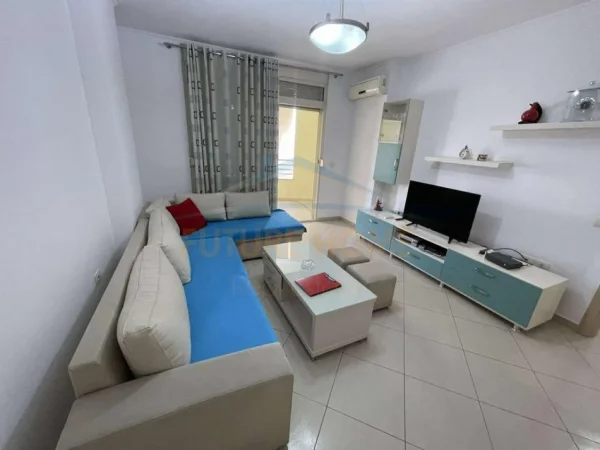 Tirane, jepet me qera apartament 2+1 Kati 7, 105 m² 650 € (UNAZA E RE)