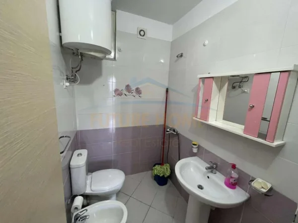 Tirane, jepet me qera apartament 2+1 Kati 7, 105 m² 650 € (UNAZA E RE)