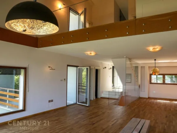 Tirane, shes Vile 4+1 Kati 0, 700 m² 1.650.000 € (long hill residence)