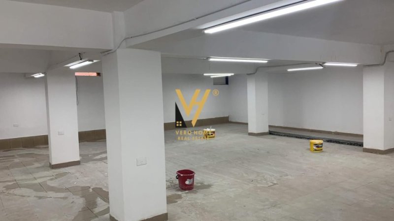 Tirane, jepet me qera ambjent biznesi Kati -1, 270 m² 1.600 € (RRUGA ABDYL FRASHERI)